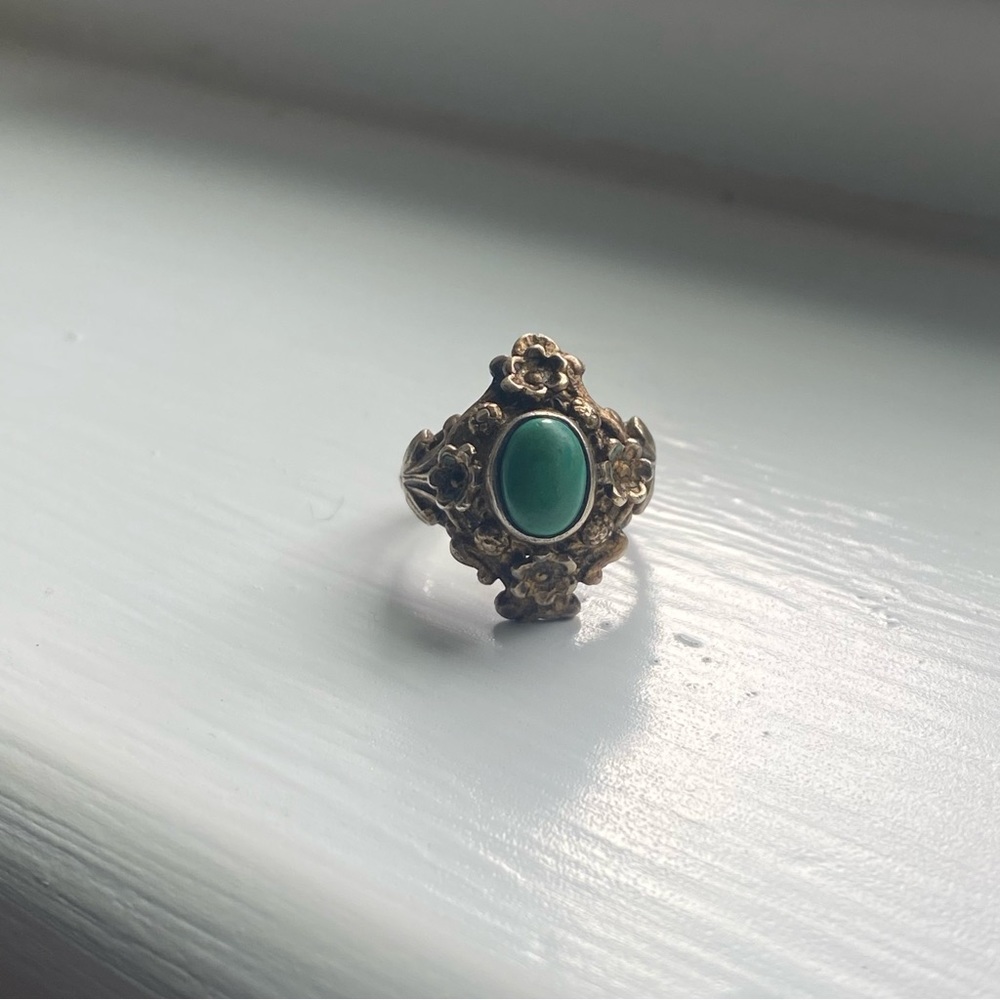 Sterling and green stone ring - Picture 8 of 11